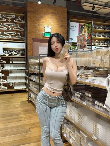 Full leaked Duyenn hipp private photo