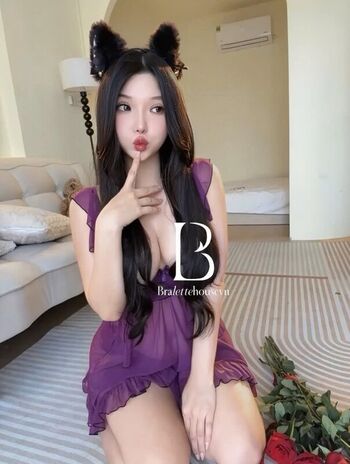 Full leaked Duyenn hipp page private photo