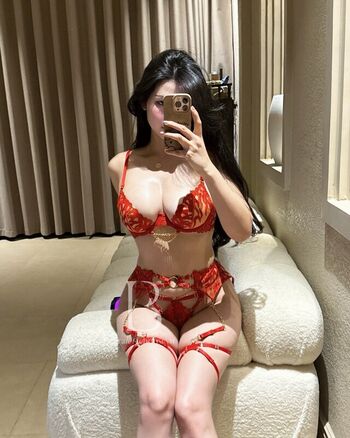 Full leaked Duyenn hipp private photo
