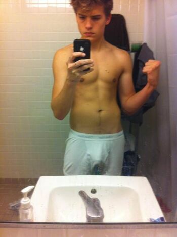 Full leaked Dylan sprouse private photo