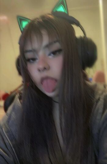 Full leaked E bxnny private photo