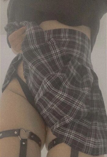 Full leaked E bxnny private photo