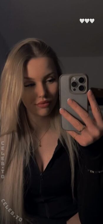 Full leaked E blondie private photo