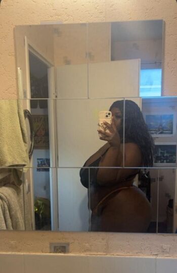 Full leaked Ebony curvy private photo