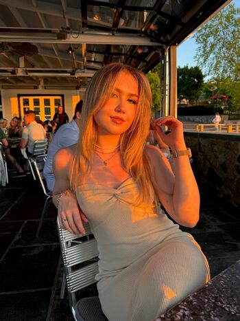 Full leaked Elenastrikes private photo