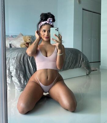 Full leaked Elise henry private photo