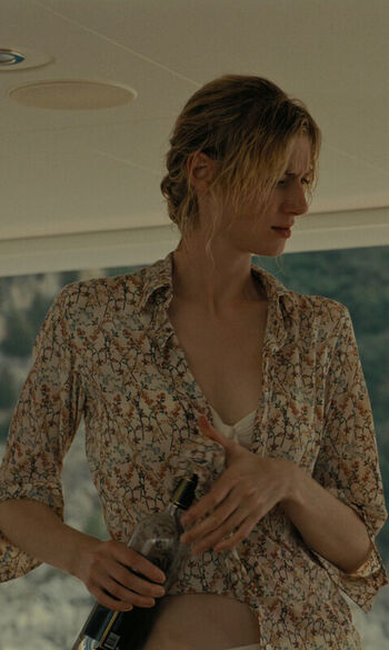 Full leaked Elizabeth debicki private photo