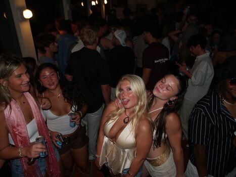 Full leaked Elizabeth graham private photo