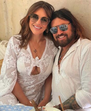 Full leaked Elizabeth hurley page private photo