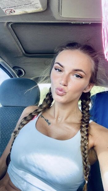 Full leaked Elizabitchstarr private photo