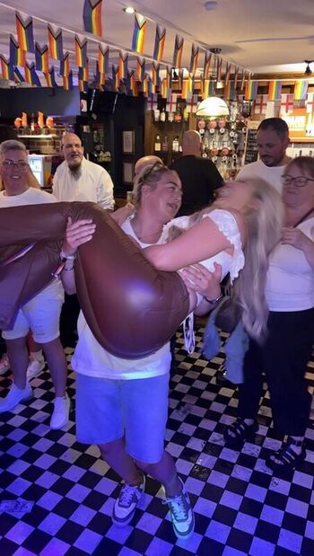 Full leaked Eljonesuk private photo