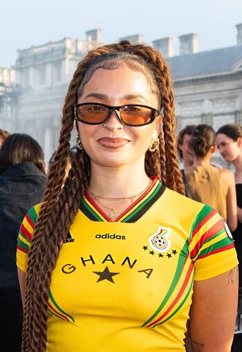 Full leaked Ella eyre private photo