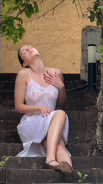 Ella Hunt