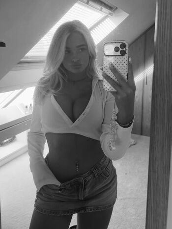 Full leaked Ellagbradley private photo