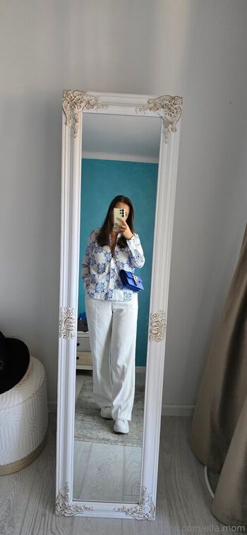 Full leaked Ellamom page private photo