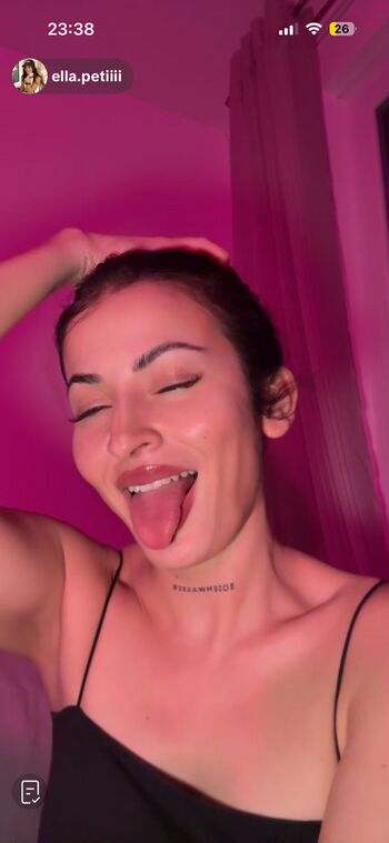 ellapetiii