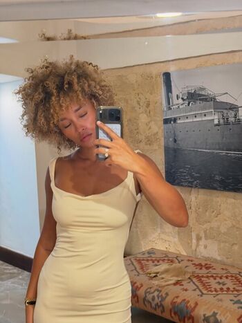 Full leaked Elle smith private photo