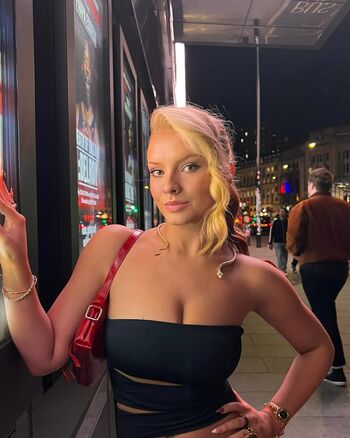 Full leaked Ellebotterill page private photo