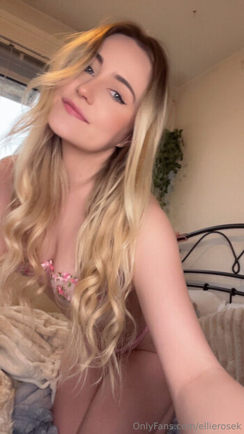 Full leaked Ellierosek  page private photo