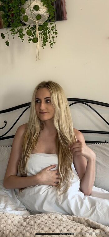Full leaked Ellierosek  page private photo