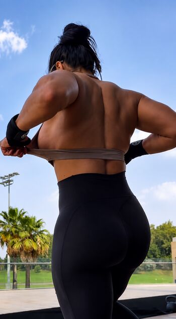 Full leaked Elmaysah page private photo
