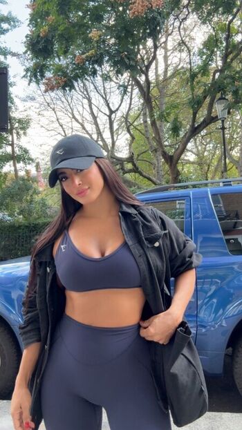 Full leaked Elmaysah page private photo