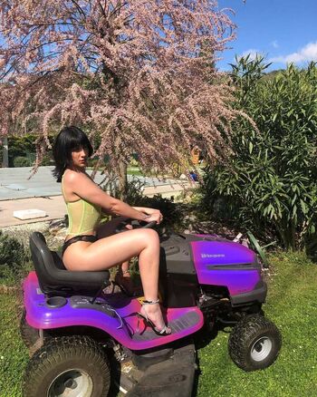 Full leaked Elssyli chanteuse private photo