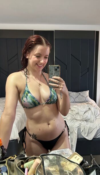 Full leaked Em cavell private photo