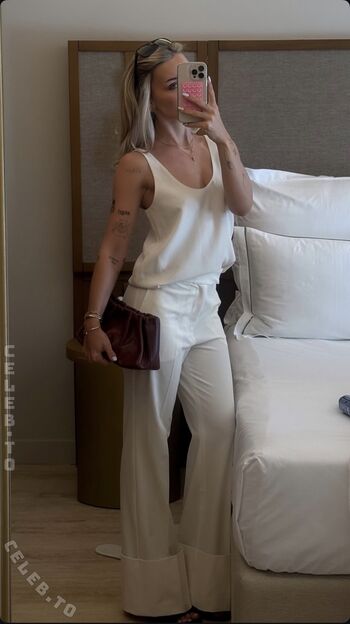 Full leaked Ema louise private photo