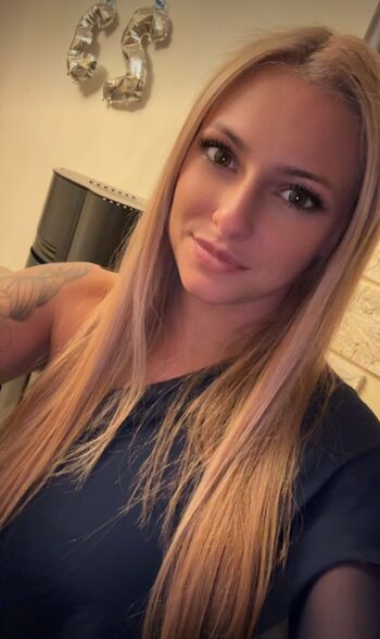 Full leaked Emelineeee private photo