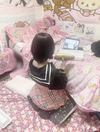 Full leaked Emi bandage private photo