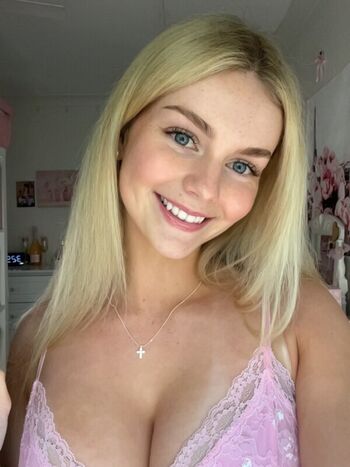 Full leaked Emi howard private photo