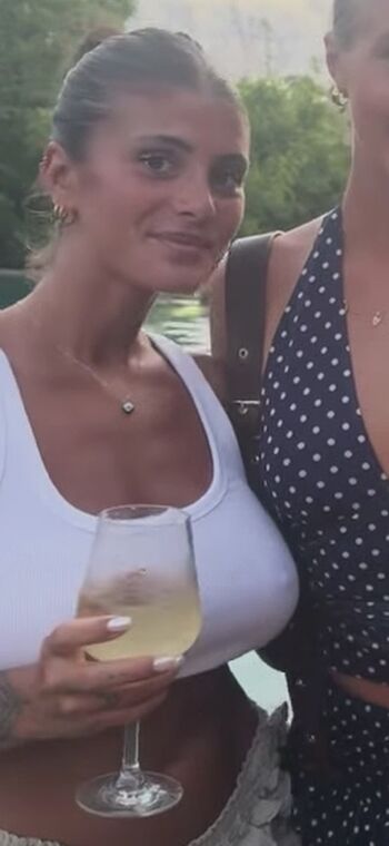 Full leaked Emiiby private photo