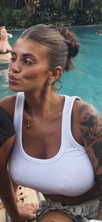 Full leaked Emiiby private photo