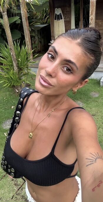 Full leaked Emiiby private photo