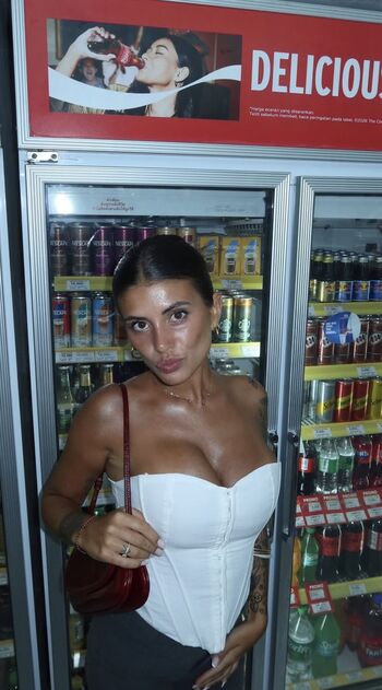 Full leaked Emiiby private photo