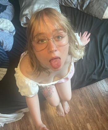 Full leaked Emilia private photo