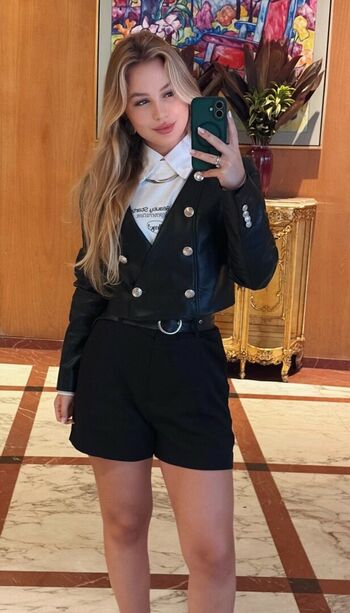 Full leaked Emilly schellmann page private photo