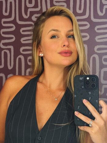 Full leaked Emilly schellmann page private photo
