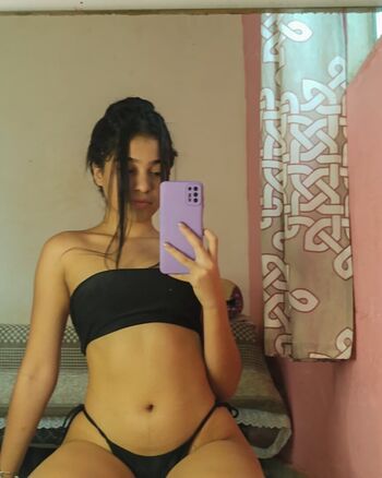 Full leaked Emily belo private photo