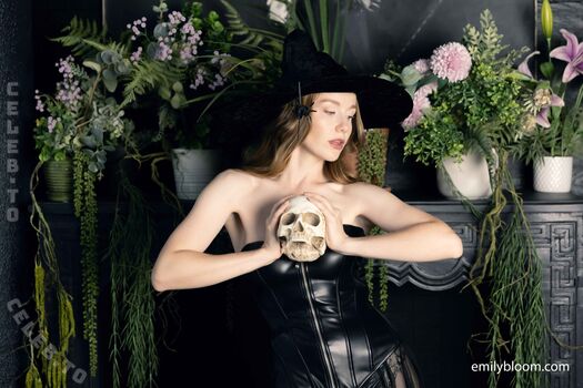 Full leaked Emily bloom page private photo