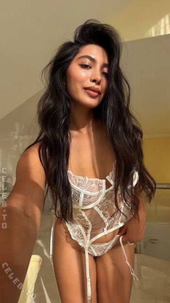 Full leaked Emily danvers private photo
