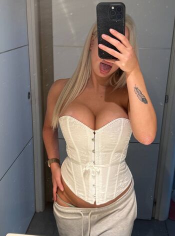 Full leaked Emily dolly private photo