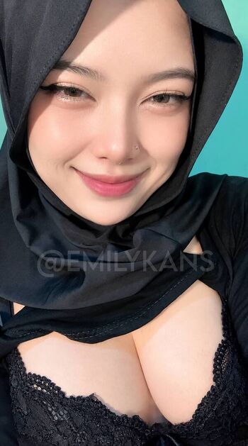 Full leaked Emily kans private photo