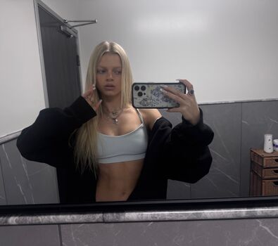 Full leaked Emily kelavos private photo