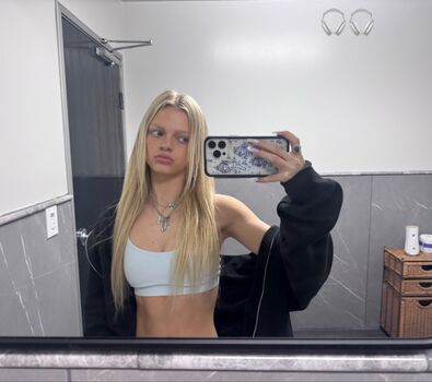Full leaked Emily kelavos private photo