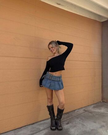 Full leaked Emily kelavos private photo