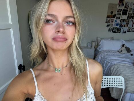 Full leaked Emily kelavos private photo