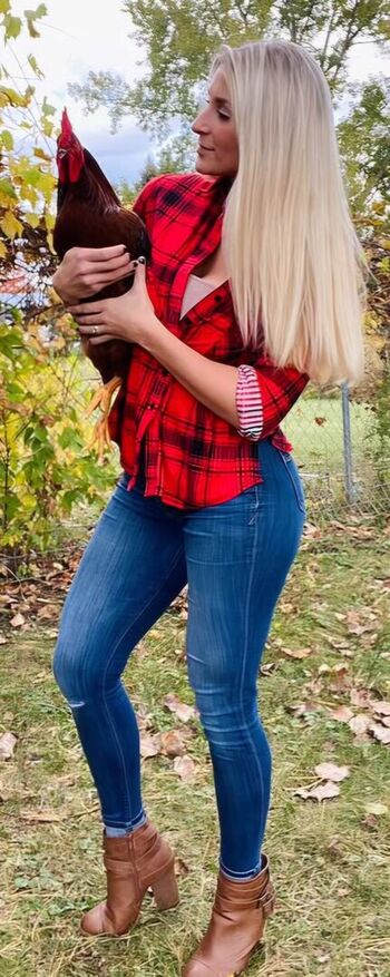 Emily Mcleod L Huntress_Em L Bikini_Huntress