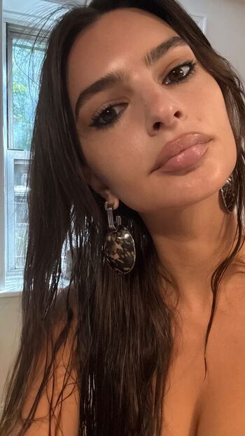 Emily Ratajkowski